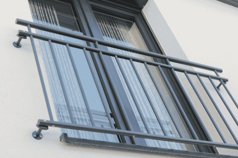 balkon francuski w domu prefabrykowanym