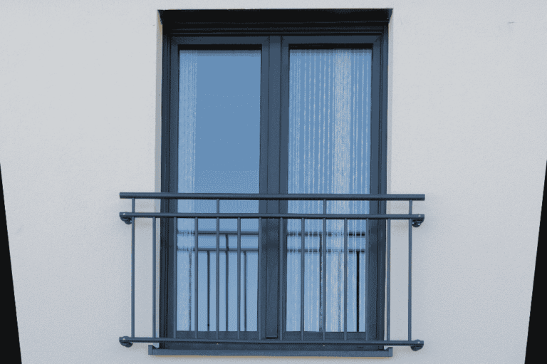 balkon francuski w domu prefabrykowanym