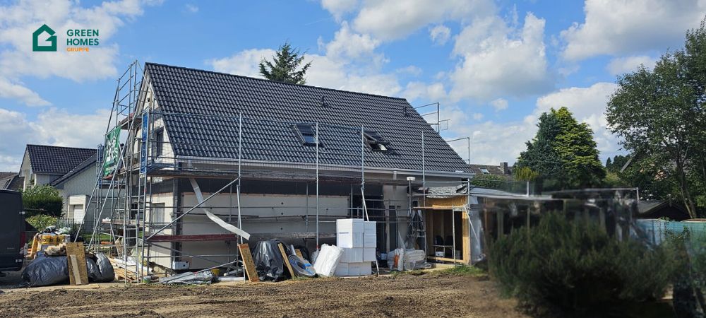 wykonywanie ocieplenia podczas budowy domu prefabrykowanego